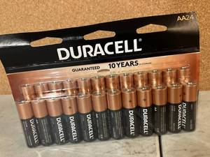 lot 17 image: Duracell AA Batteries