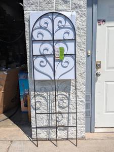 lot 13 image: NEW GARDEN TRELLIS