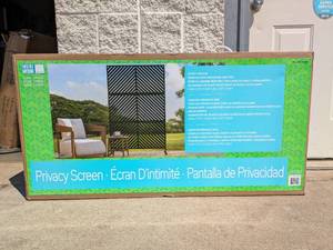 lot 12 image: NEW INSIDEOUTSIDE GARDEN 1PC. PRIVACY SCREEN