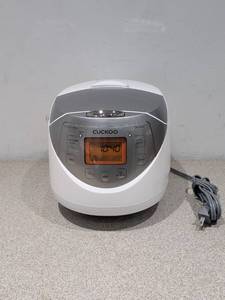 lot 33 image: CUCKOO ELECTRIC RICE COOKERWARMER