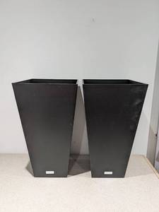 lot 46 image: VERADEK PLANTERS 2PK.