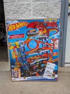 lot 78 image: NEW HOT WHEELS ULTIMATE GARAGE