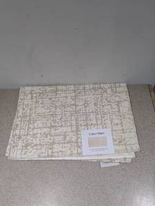 lot 110 image: NEW CALVIN KLEIN ACCENT RUG 30 IN x 45 IN