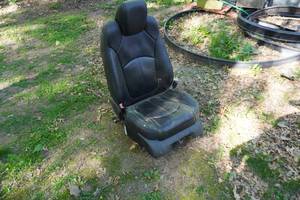 lot 17 image: Chevrolet Traverse Front Bucket Seat
