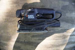 lot 21 image: Black & Decker Finish Sander