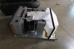 lot 29 image: ATWOOD AIR COMMAND 15K RV AC UNIT - DAMAGED SHROUD