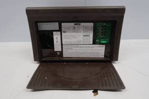lot 33 image: 25A POWER CENTER CONVERTER