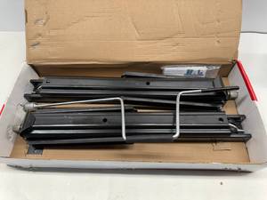 lot 94 image: 25 STABILIZING C-JACKS