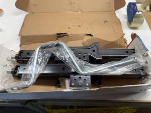 lot 97 image: LEVELLING SCISSORS JACK