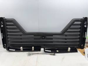 lot 157 image: LOUVERED TAILGATE MISSING KEY
