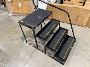 lot 158 image: 5TH WHEEL PORCH STEPS