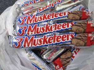 lot 73 image: 12- 3.28 oz 3 Musketeers...