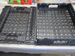 lot 130 image: 2 Folding Plastic Trays 24x19x 4.75...
