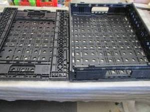 lot 131 image: 2 Folding Plastic Trays 24x19x 4.75...