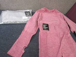 lot 264 image: 2 Small Gym Wolf Yoga Sets NWT...