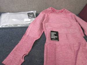 lot 266 image: 2 Small Gym Wolf Yoga Sets NWT...