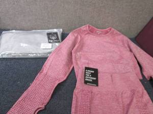 lot 267 image: 2 Small Gym Wolf Yoga Sets NWT...
