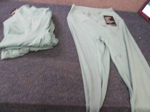 lot 271 image: 3 Large, 1 XL Gym Wolf Leggings...