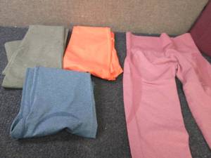 lot 275 image: 4 Small Gym Wolf Leggings...