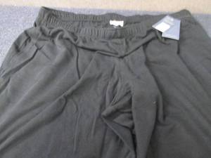 lot 318 image: 2X Mens Wide Leg Knit Pants Retail...