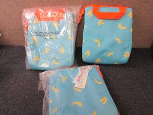 lot 321 image: 3- Cat & Jack Lunch Bags...