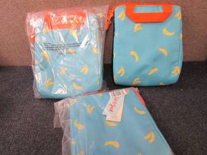 lot 322 image: 3- Cat & Jack Lunch Bags...