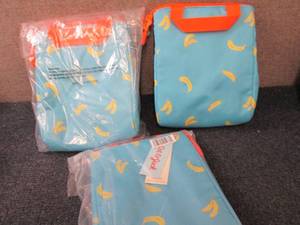 lot 323 image: 3- Cat & Jack Lunch Bags...