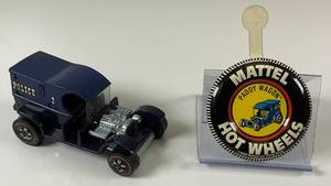 lot 4 image: 1969 REDLINE Hot Wheels Paddy Wagon Navy Blue With Button Really Nice Condition
