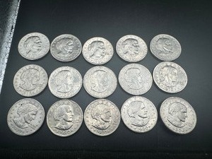 lot 52 image: Fifteen High Grade Susan B. Anthony Dollar Coins