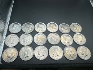 lot 53 image: Seventeen BU Bicentennial Kennedy Half Dollars