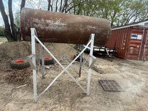 lot 20 image: Fuel Barrel & Stand