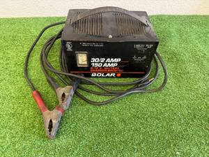 lot 21 image: Solar 30AMP Battery ChargerBooster