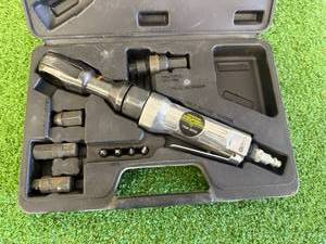 lot 26 image: Central Pneumatic 3-1 Air Ratchet Wrench Kit