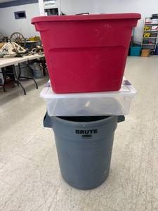 lot 52 image: Brute Trash Can & 2 Totes with Lids