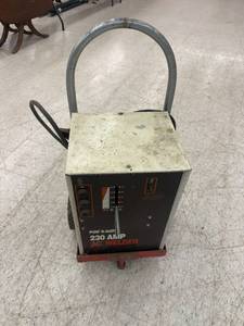 lot 81 image: 230 Amp AC Welder