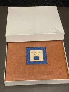 lot 13 image: Hallmark Vacation Days Photo Album with Keepsake Pages