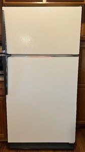 Used Amana 18 Refrigerator with Freezer Compartment - CONTENTS NOT INCLUDED