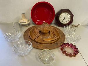 lot 35R image: Vintage Decor Lot Featuring Hammond Clock and Wooden Platter