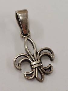 lot 11P image: Sterling Silver Fleur-de-lis Pendant Necklace 925 Elegant Design