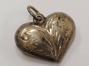 lot 50P image: Sterling Silver Heart-Shaped Pendant Charm Vintage Engraved