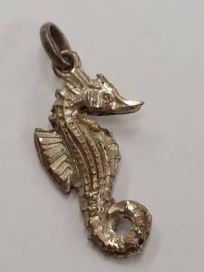 lot 52P image: Sterling Silver Seahorse Charm Pendant