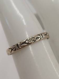 lot 56P image: Delicate Sterling Silver Floral Engraved Band Ring