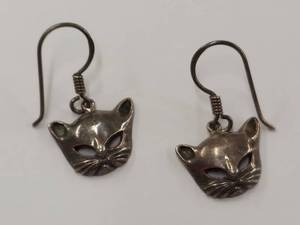 lot 76P image: Sterling Silver Cat Face Dangle Earrings