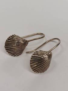 lot 92P image: Beautiful Sterling Silver Seashell Hook Earrings