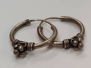 lot 99P image: Beautiful Vintage Sterling Silver Hoop Earrings