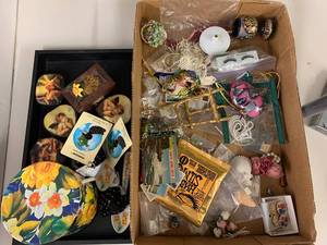 lot 101S image: Vintage Collectibles & Trinket Lot