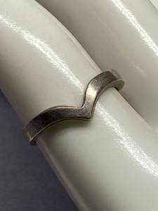 lot 6B image: Sterling Silver 925 V-Shaped Ring, Minimalist Design Size 8