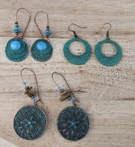 lot 117E image: 3 Brand New Pairs of Earrings N