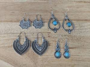 lot 115E image: 4 Brand New Pairs of Pierced Earrings Silver N