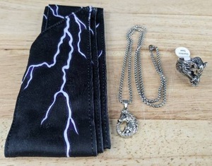 lot 97 image: Brand New Jewelry Titanium Steel Wild Pig Animal Ring Mens Size 8, Horse Shoe Necklace in Silver Color and Lightning Headband N